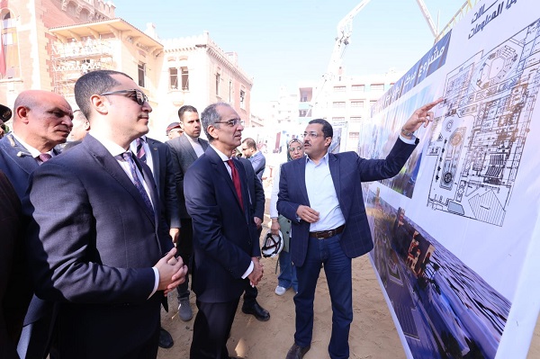 وزير الاتصالات يتفقد أعمال إنشاء مركز إبداع مصر الرقمية 