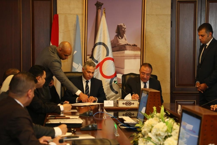التعاون للبترول توقع مع محافظة الأسكندرية بروتوكول لإنشاء وتشغيل محطات تموين سيارات متكاملة الخدمات