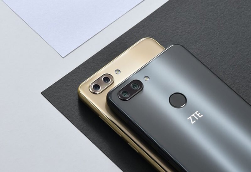    .. ZTE    Axon 30 Pro    