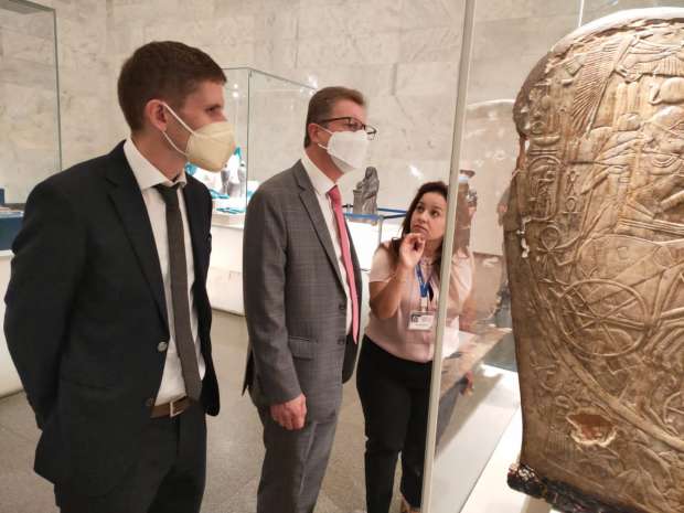 سفير ألمانيا بالقاهرة يزور المتحف القومى للحضارة المصرية