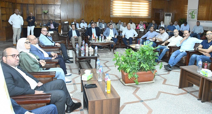 وزير الإسكان يعقد اجتماعا مع رؤساء أجهزة مدن غرب القاهرة لمتابعة ملفات العمل وزير الإسكان يعقد اجتماعا مع رؤساء أجهزة مدن غرب القاهرة لمتابعة ملفات العمل