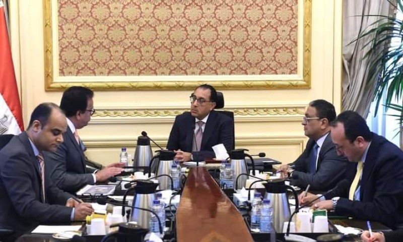 رئيس الوزراء يستعرض مع وزير الصحة خطة تنفيذ استراتيجية تنمية الأسرة المصرية