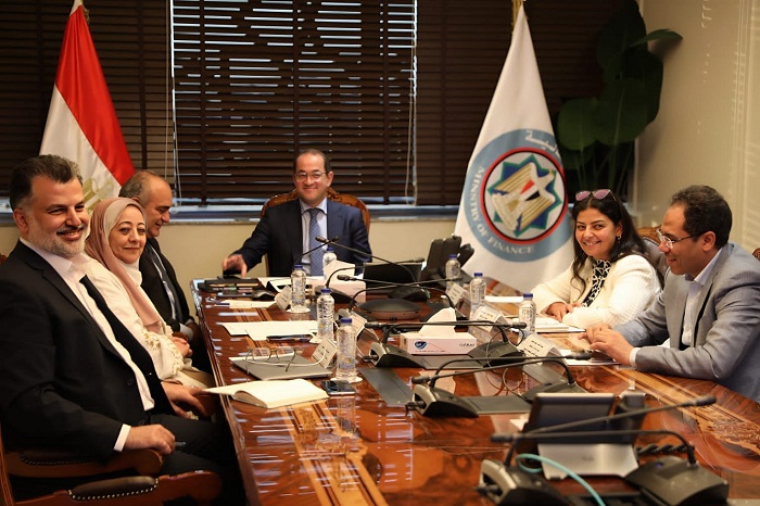 وزير المالية: القطاع الخاص يقود الاستثمارات فى مصر بمعدل نمو ٧٣٪ خلال العام الماضي وزير المالية: القطاع الخاص يقود الاستثمارات فى مصر بمعدل نمو ٧٣٪ خلال العام الماضي