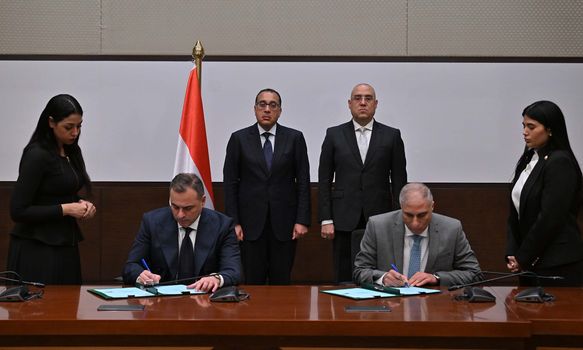  رئيس الوزراء يشهد توقيع عقد تخصيص أرض بالقاهرة الجديدة لإقامة نشاط عمرانى