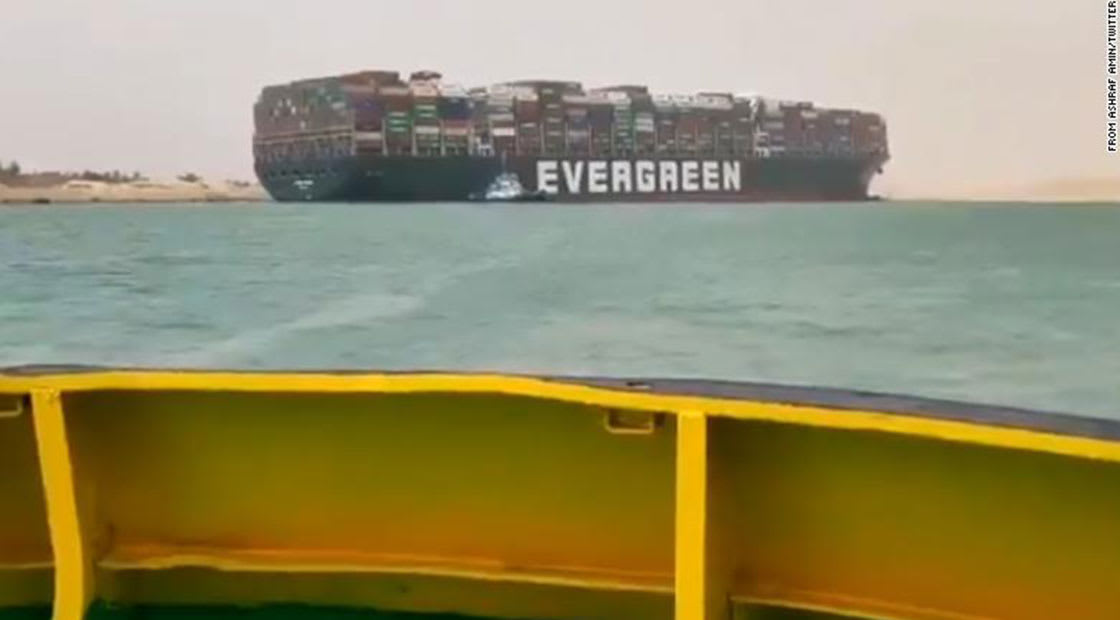 قناة السويس تشهد عبور أكبر سفينة حاويات بالعالم EVER ART فى رحلتها الأولى