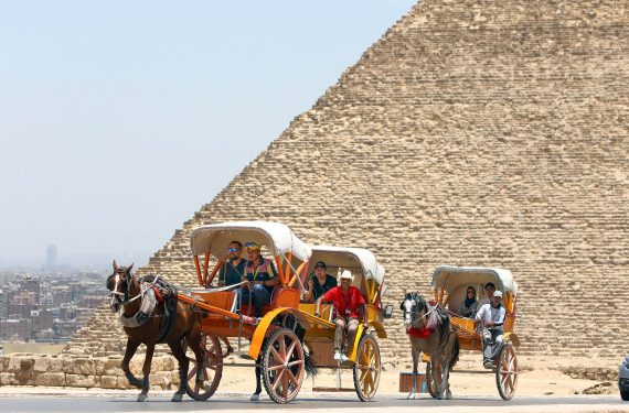 عيسى: نستهدف 30 مليون سائح لضمان حصول مصر على نصيبها من السياحة العالمية